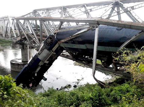 train crash off bridge